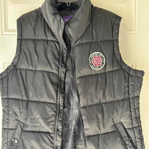 Black Madden Girl puffer vest. XLarge - Picture 2 of 6